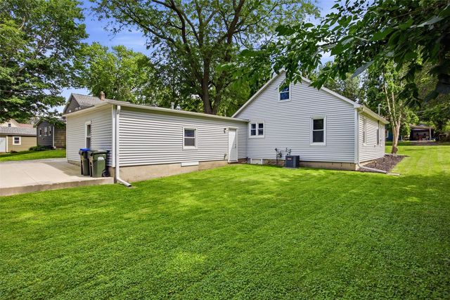 2112 F Street, Iowa City, IA 52245