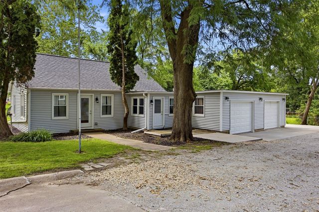 2112 F Street, Iowa City, IA 52245