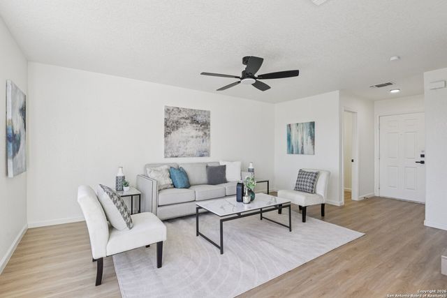 6210 outlook, San Antonio, TX 78233