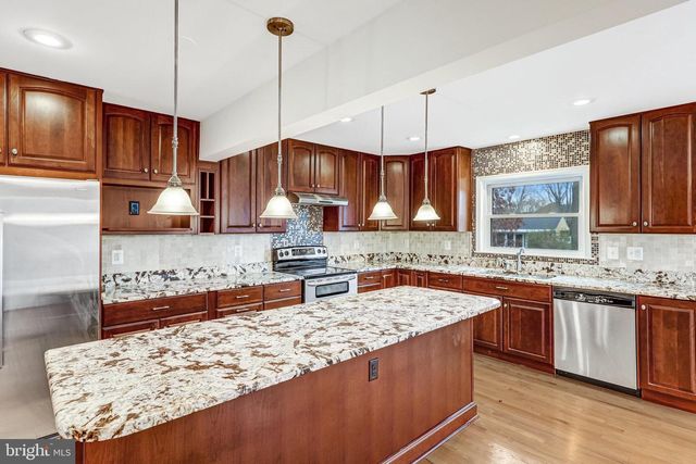 6408 MARYVIEW ST, Alexandria, VA 22310