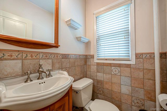 6 Troy Place, Merrick, NY 11566