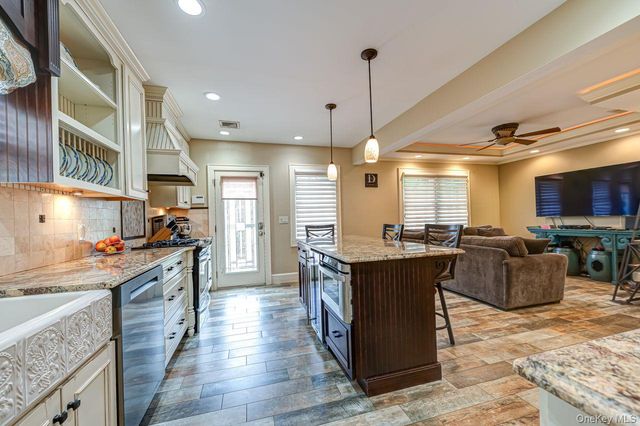 6 Troy Place, Merrick, NY 11566