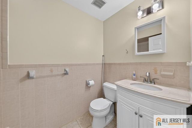 710 Peach Street, Avenel, NJ 07001