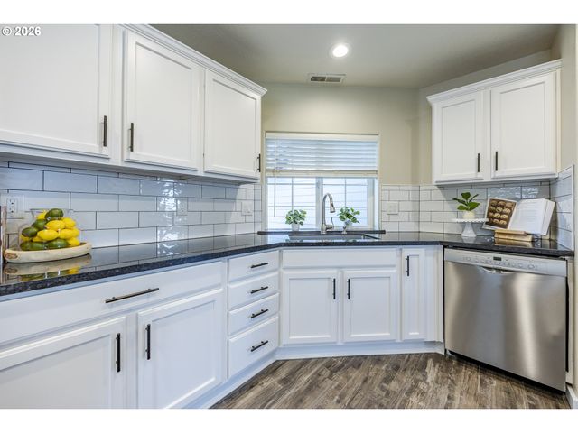 1580 IRON HORSE Rd, Eugene, OR 97402