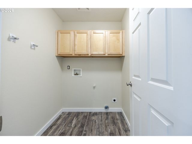 1580 IRON HORSE Rd, Eugene, OR 97402