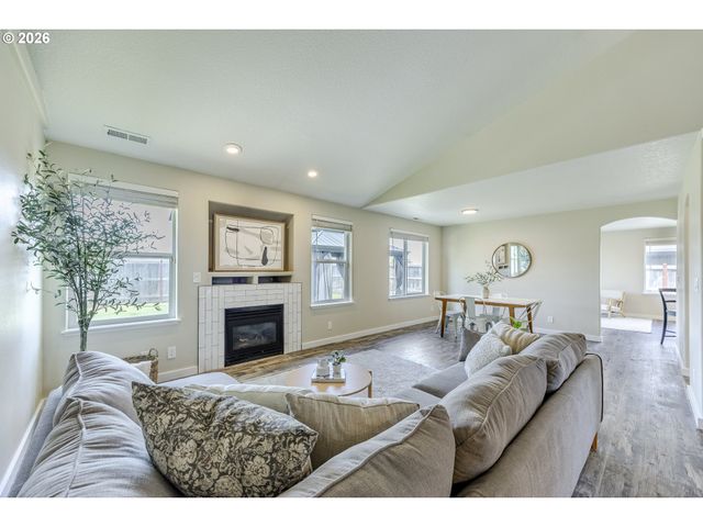 1580 IRON HORSE Rd, Eugene, OR 97402