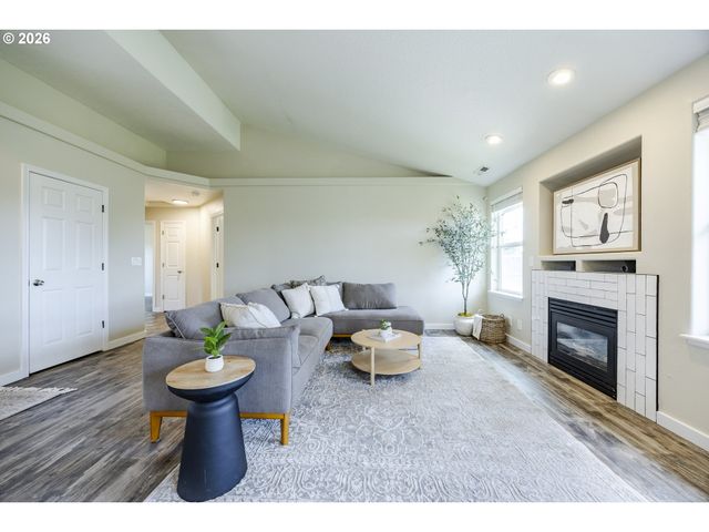 1580 IRON HORSE Rd, Eugene, OR 97402