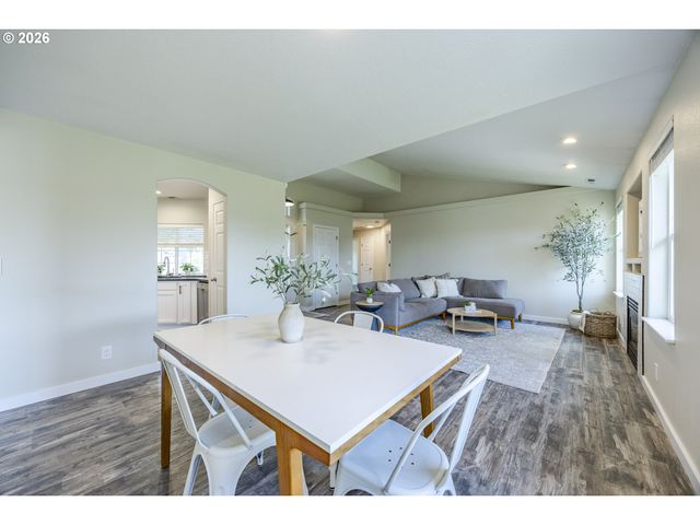 1580 IRON HORSE Rd, Eugene, OR 97402