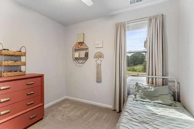 1230 Sylvan Park Dr, Spring Hill, TN 37174