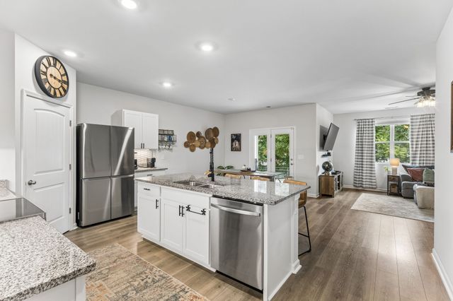 1230 Sylvan Park Dr, Spring Hill, TN 37174