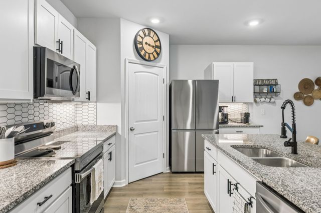 1230 Sylvan Park Dr, Spring Hill, TN 37174