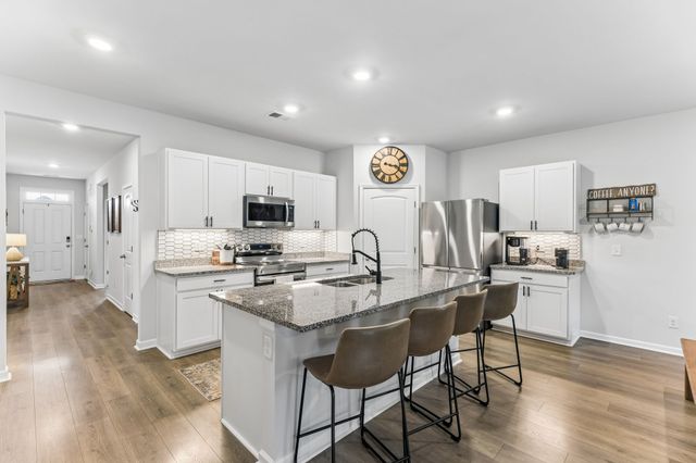 1230 Sylvan Park Dr, Spring Hill, TN 37174