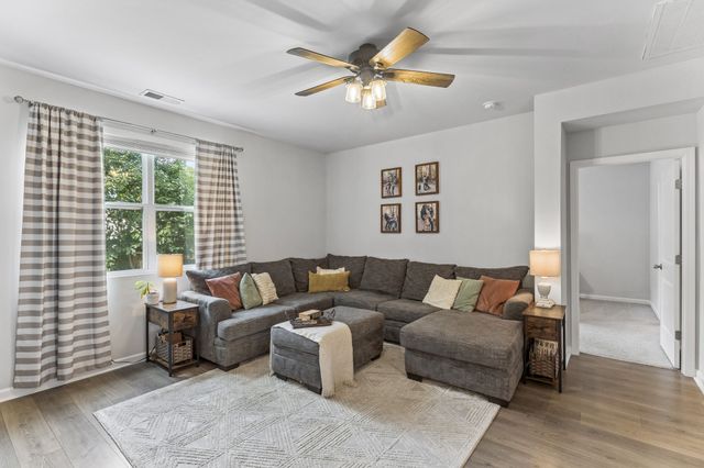 1230 Sylvan Park Dr, Spring Hill, TN 37174