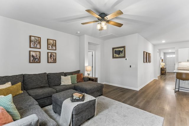 1230 Sylvan Park Dr, Spring Hill, TN 37174