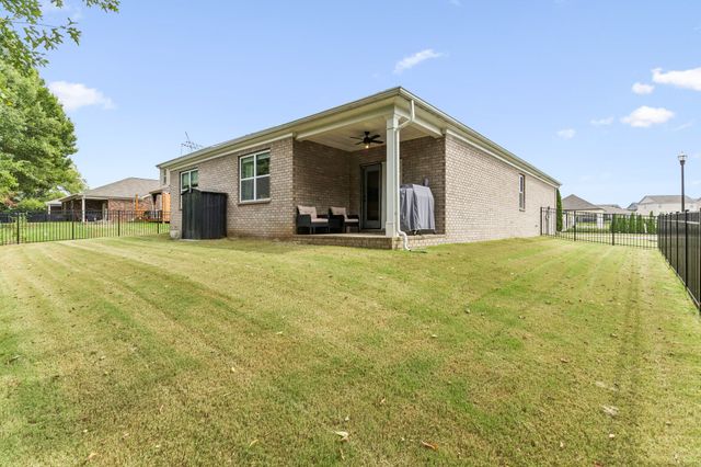 1230 Sylvan Park Dr, Spring Hill, TN 37174