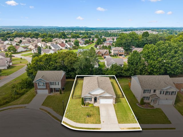 1230 Sylvan Park Dr, Spring Hill, TN 37174