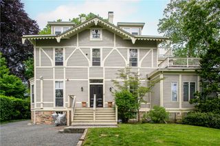 4 Red Cross Avenue 4, Newport, RI 02840