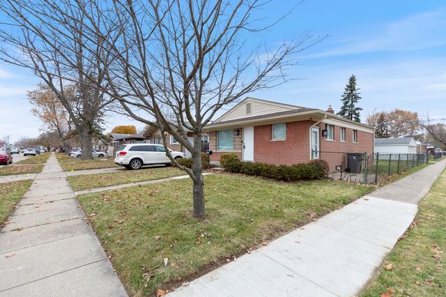 19631 Williamson Street, Clinton Township, MI 48035