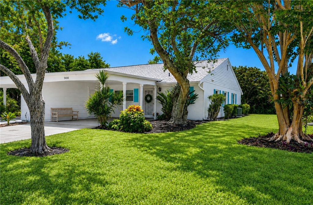 Image 2 of property listing at 9406 ANDOVER CIRCLE, Bradenton, FL 34210