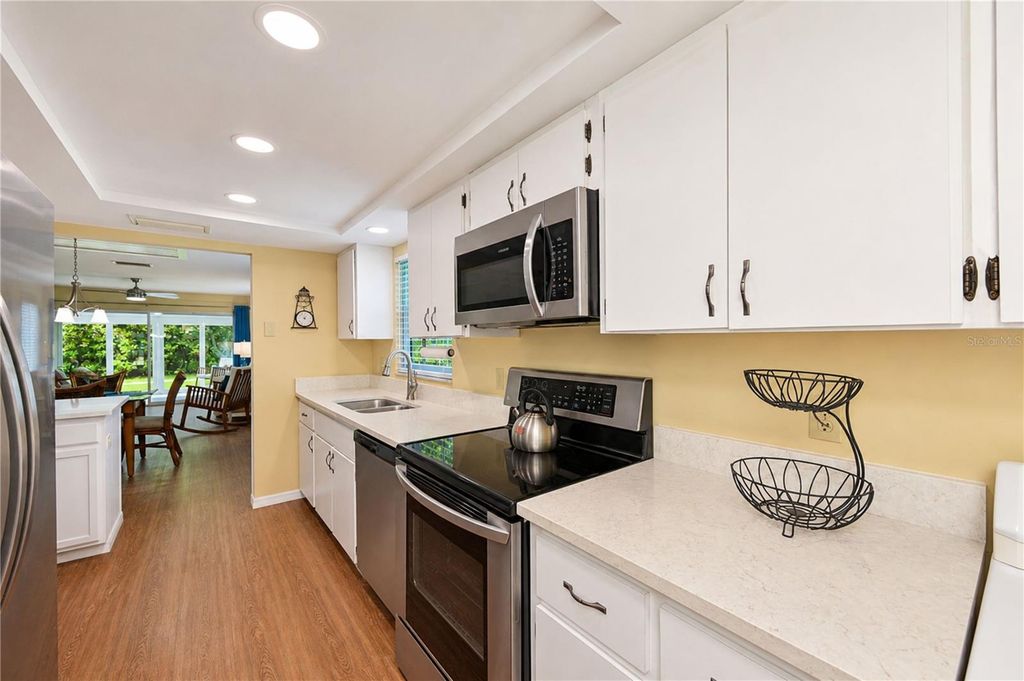 Image 14 of property listing at 9406 ANDOVER CIRCLE, Bradenton, FL 34210