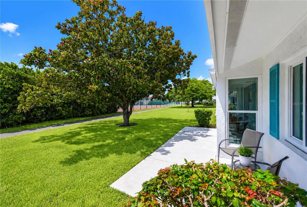 Image 21 of property listing at 9406 ANDOVER CIRCLE, Bradenton, FL 34210