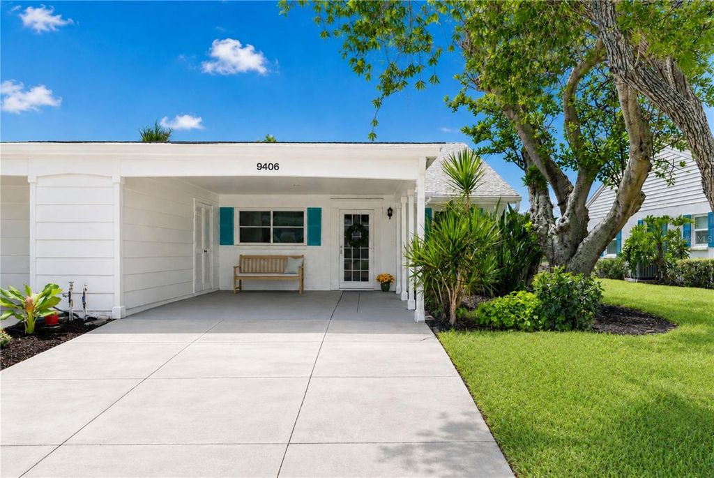 Image 4 of property listing at 9406 ANDOVER CIRCLE, Bradenton, FL 34210