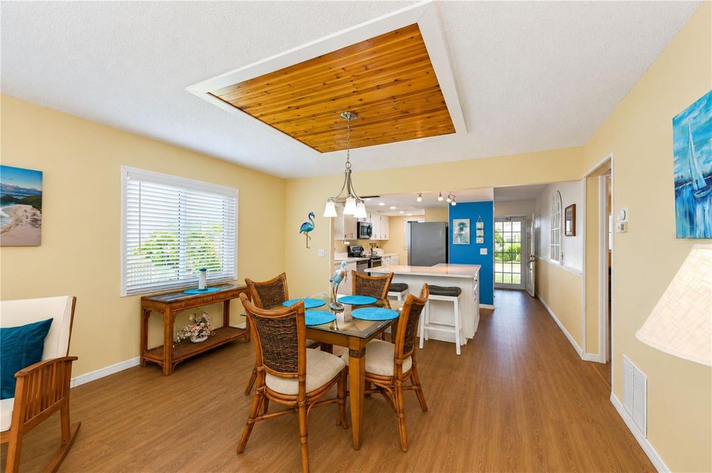 Image 8 of property listing at 9406 ANDOVER CIRCLE, Bradenton, FL 34210