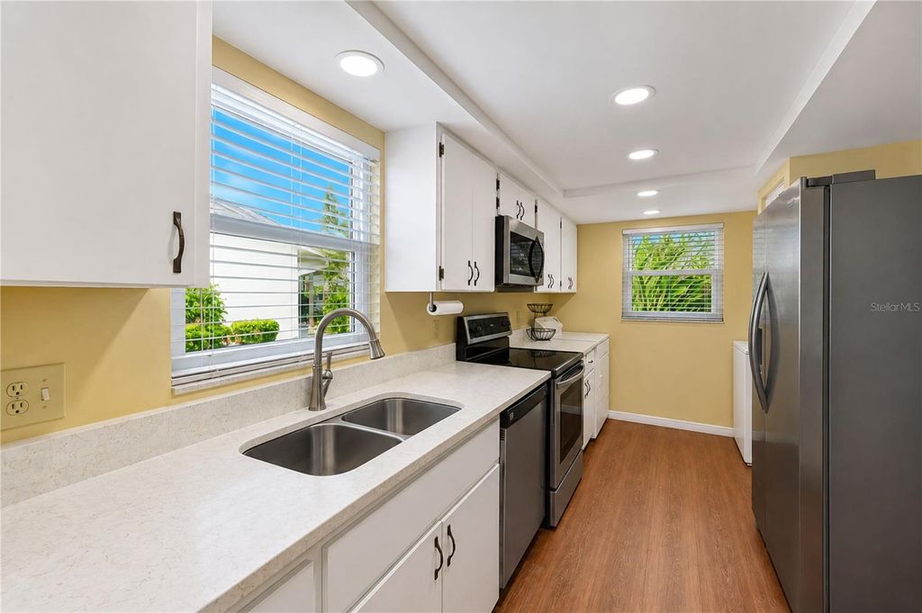 Image 10 of property listing at 9406 ANDOVER CIRCLE, Bradenton, FL 34210