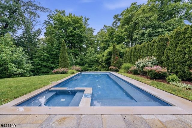 171 Tennyson Dr, Millburn Twp., NJ 07078