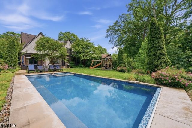 171 Tennyson Dr, Millburn Twp., NJ 07078