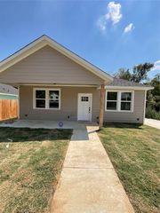 1116 E Pulaski Street, Fort Worth, TX 76104