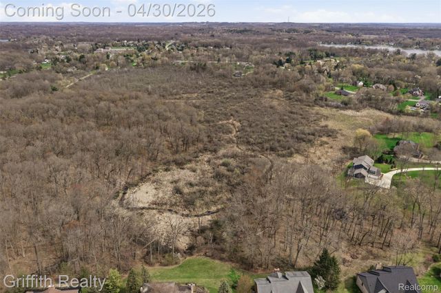 2550 Hartun Drive, Brighton Township, MI 48114