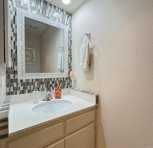 8 Castellon Drive, Hot Springs Village, AR 71909