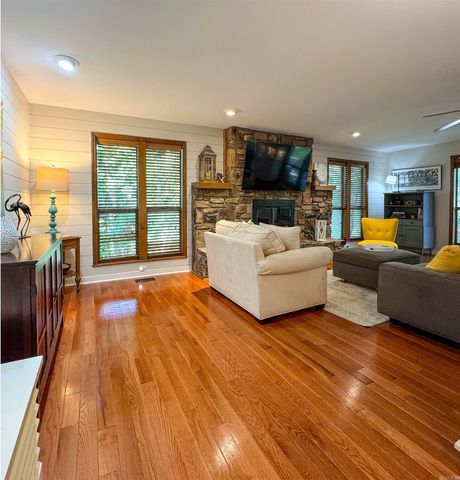 8 Castellon Drive, Hot Springs Village, AR 71909