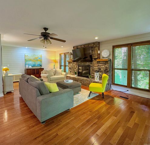 8 Castellon Drive, Hot Springs Village, AR 71909