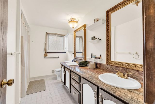 306 Antoinette Drive, Rochester Hills, MI 48309