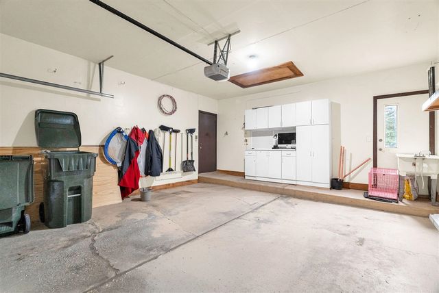 306 Antoinette Drive, Rochester Hills, MI 48309