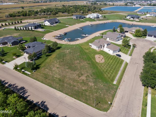 3938 Lakewood Drive SE, Mandan, ND 58554 property photo
