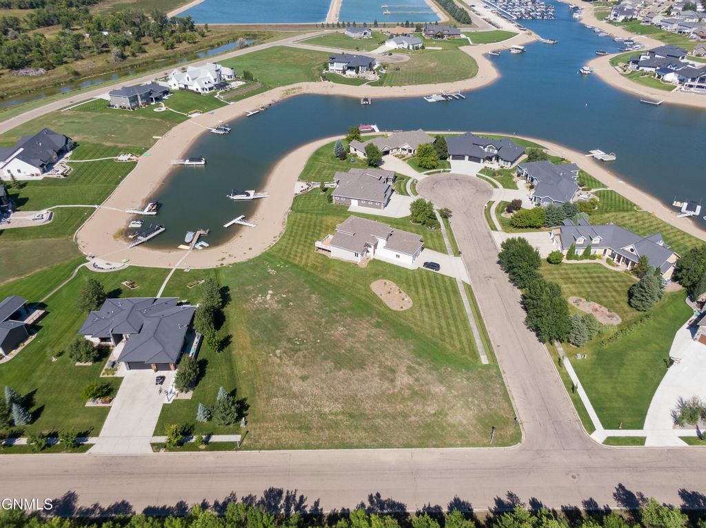 3938 Lakewood Drive SE, Mandan, ND 58554 photo 2
