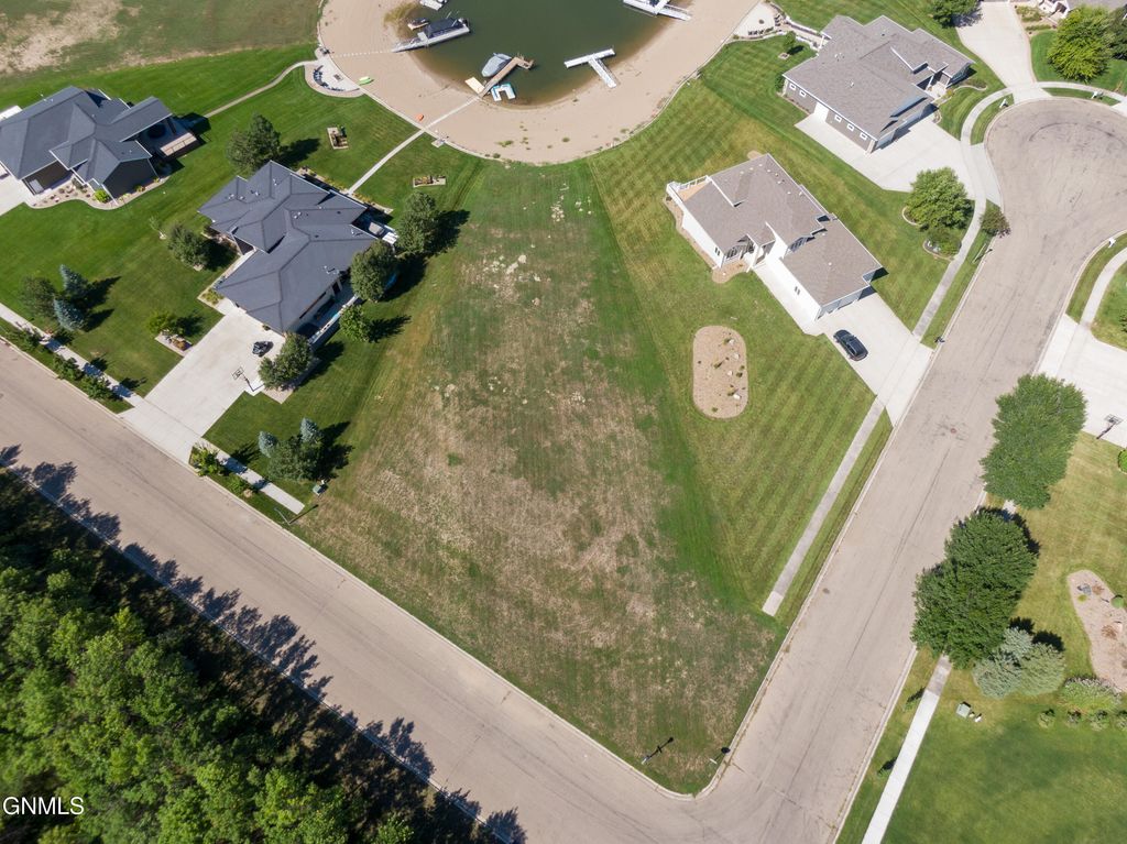 3938 Lakewood Drive SE, Mandan, ND 58554 photo 5