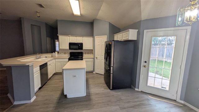 3713 Broken Pine Trail, Fort Worth, TX 76137