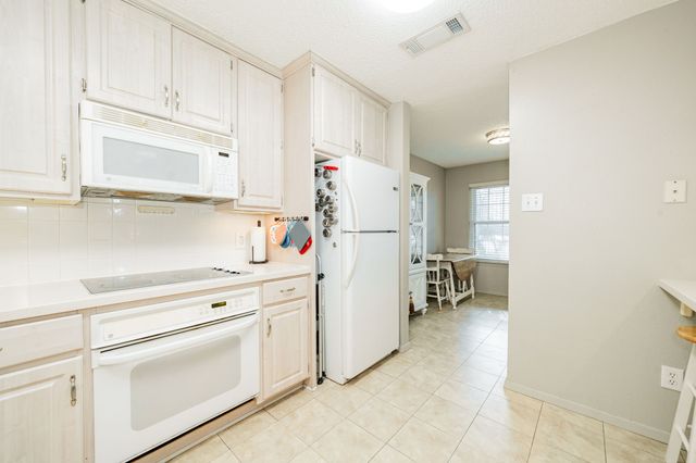 5335 Bent Tree Forest Drive 170, Dallas, TX 75248