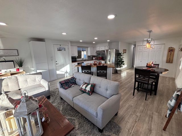 305 S VAL VISTA Drive S 94, Mesa, AZ 85204