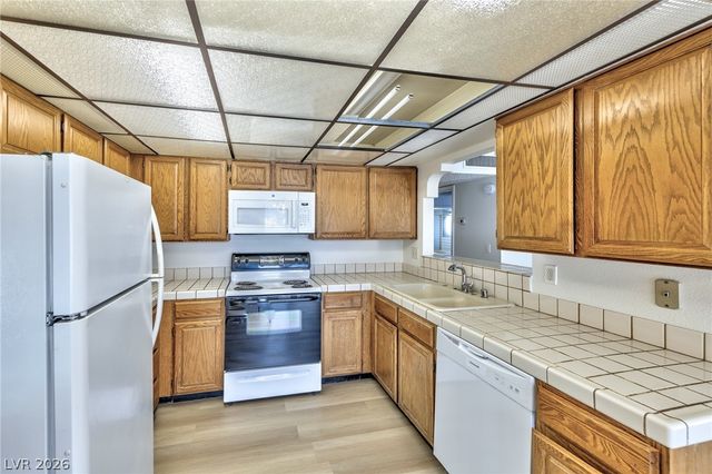 1751 East Reno Avenue 122, Las Vegas, NV 89119