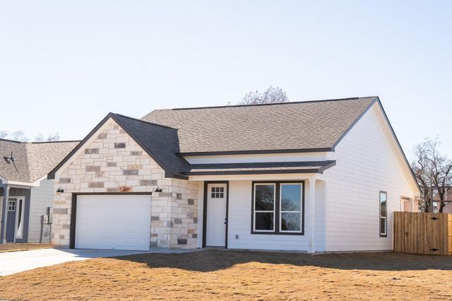 313 String Prairie WAY, Smithville, TX 78957