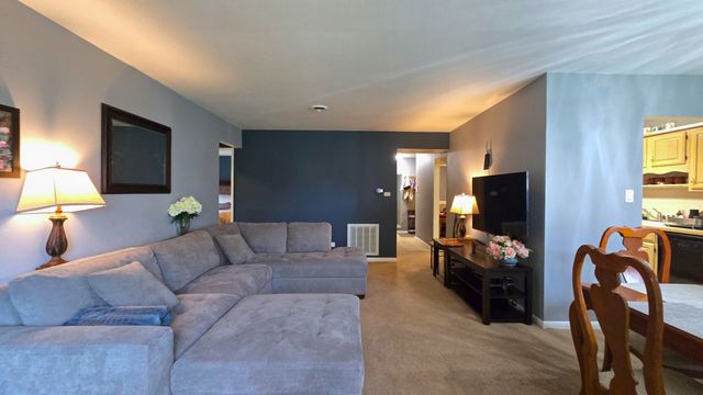 9601 S Karlov Avenue 104, Oak Lawn, IL 60453