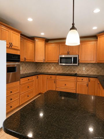 180 Sutton Manor Road, New Rochelle, NY 10801