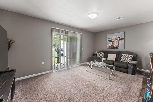 872 S Sycamore Ave Apt 3, Sioux Falls, SD 57110