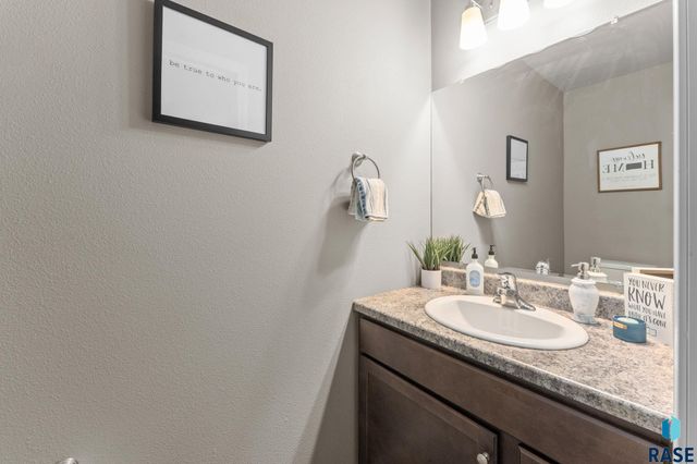 872 S Sycamore Ave Apt 3, Sioux Falls, SD 57110