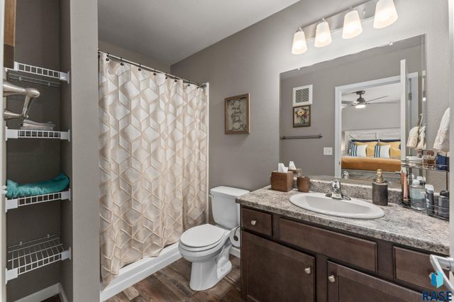 872 S Sycamore Ave Apt 3, Sioux Falls, SD 57110